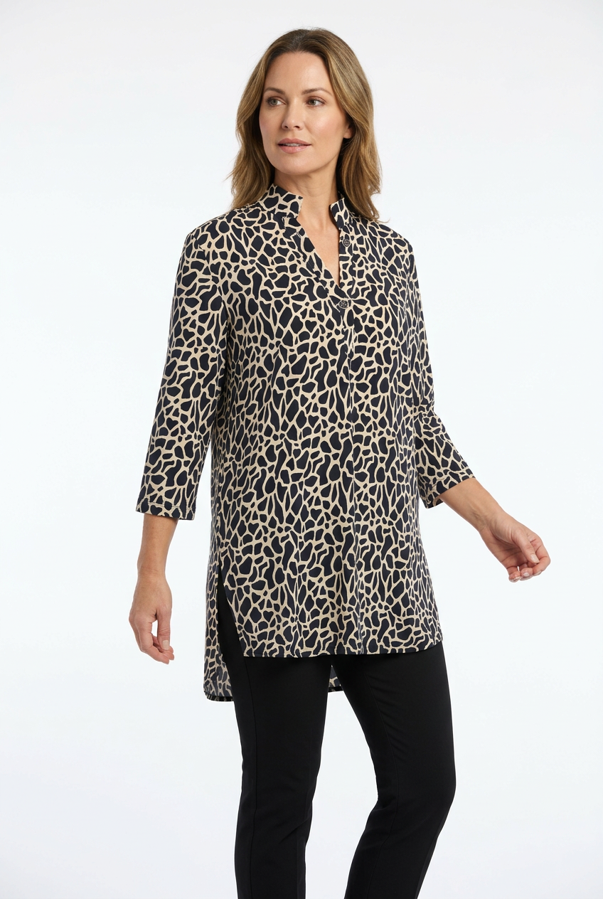 Lulu-B V-Neck Travel Tunic – Giraffe Print